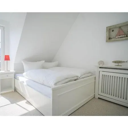 Feriehus Ferienhaus In List Mit Garten Und Terrasse List