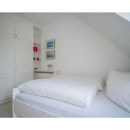 Ferienhaus In List Mit Garten Und Terrasse Feriehus List